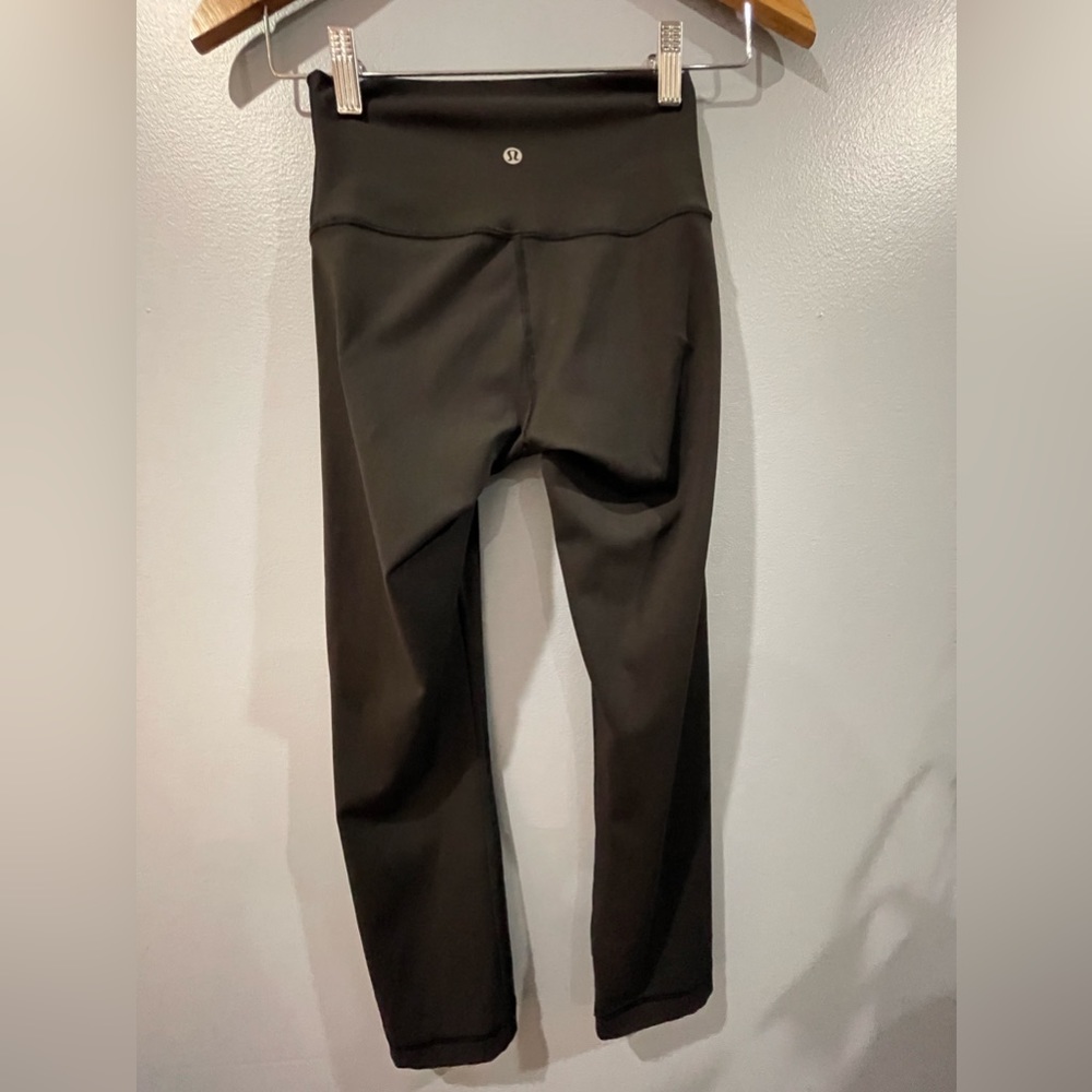 Lululemon Black Cropped Women’s Athletic Leggings Size 2 Small